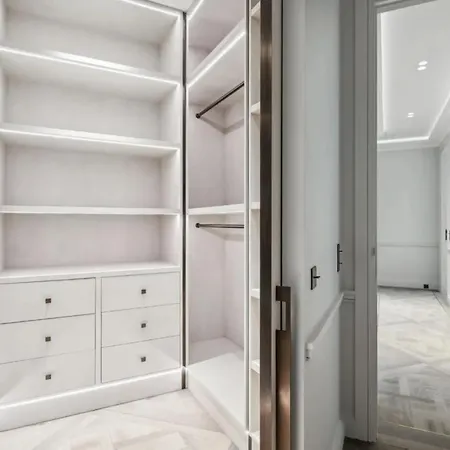 Amazing Recently Renovate Apartment *
